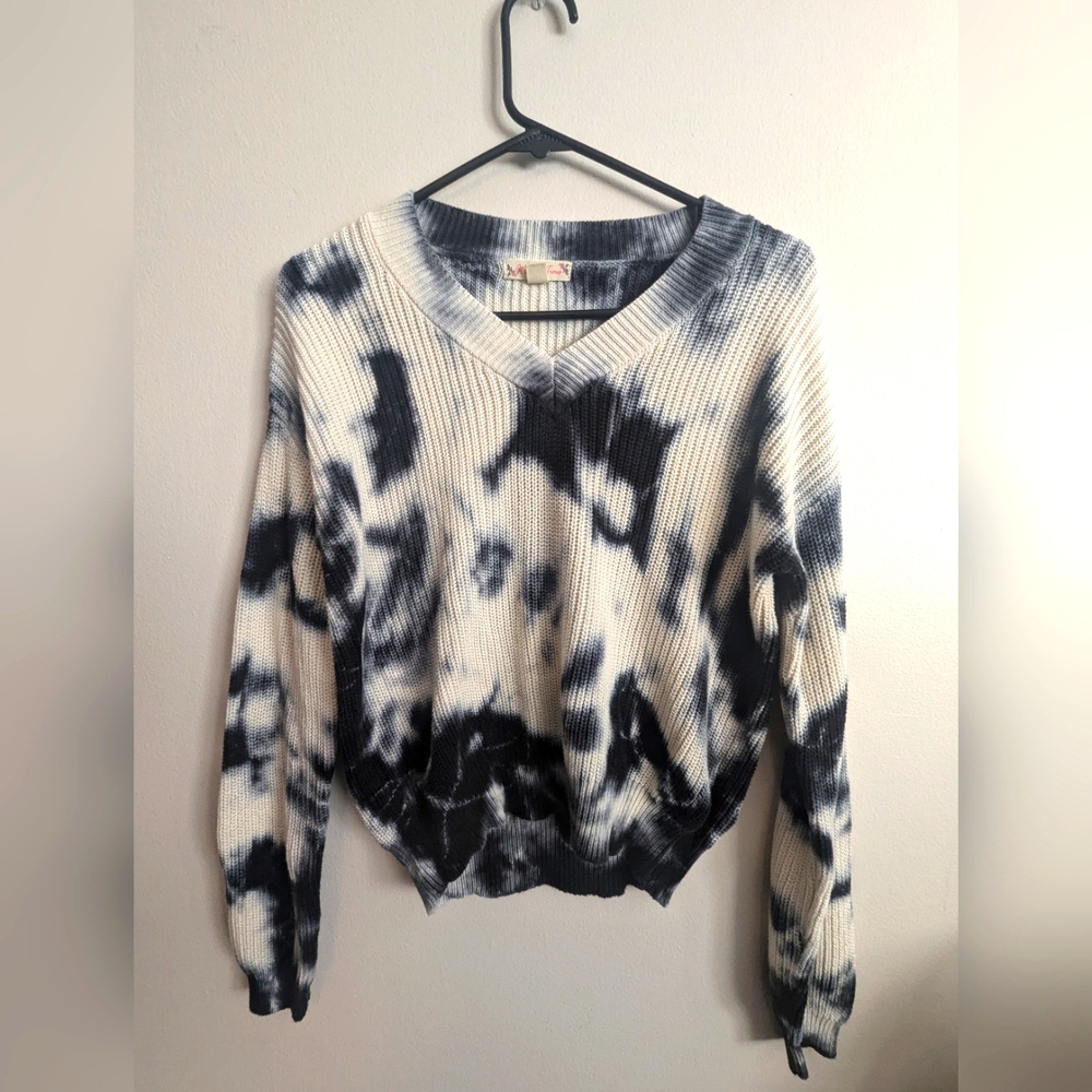 Rad Sweater black and white size medium